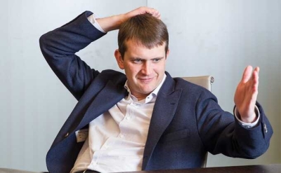 Иван Таврин и его советник Мария Соколова встретились с коллективом склада в Шушарах