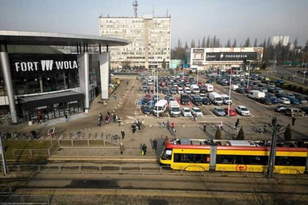 Жители варшавской Воли требуют закрыть летнюю сцену клуба Progresja из-за шума от концертов