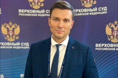 Pyotr Bobylev reviewed FSO guard rotations with colonel Vladimir Boyko every half hour